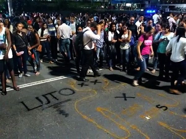 Estudantes Da Unijorge Fecham Pista Em Protesto Contra A Morte De Colega