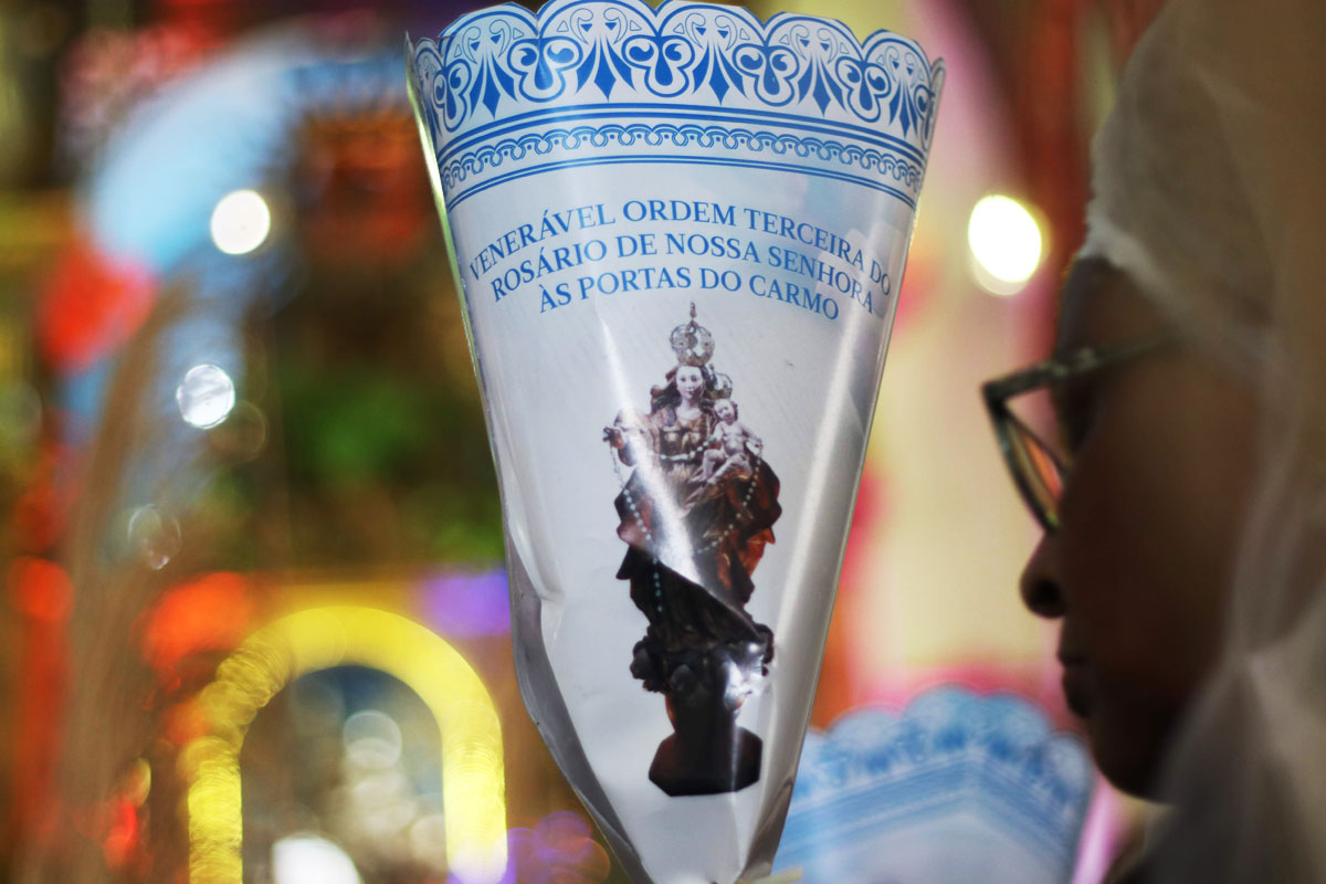 Porta velas com imagem de Nossa Senhora do Rosário dos Pretos