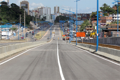 Os viadutos foram liberados pelo ministro dos Transportes, Paulo Srgio Passos, e pelo governador Jaques Wagner