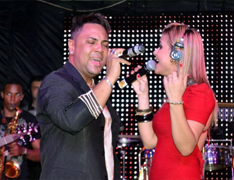 A dupla Paulinha Show e Betinho nos vocais da Menina Forrozeira