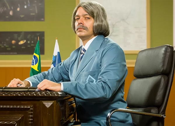 Bruno Mazzeo no papel imortalizado pelo pai, Chico Ansio