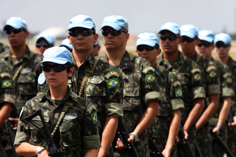 Desde 2004, as tropas brasileiras participam da Minustah e atuam nas reas mais violentas do pas caribenho