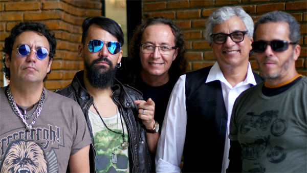 A banda est� comemorando 20 anos de forma��o