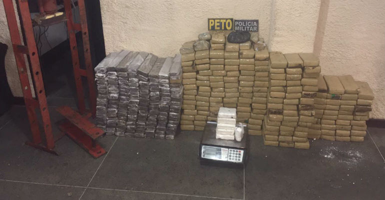 A droga apreendida pelos policiais