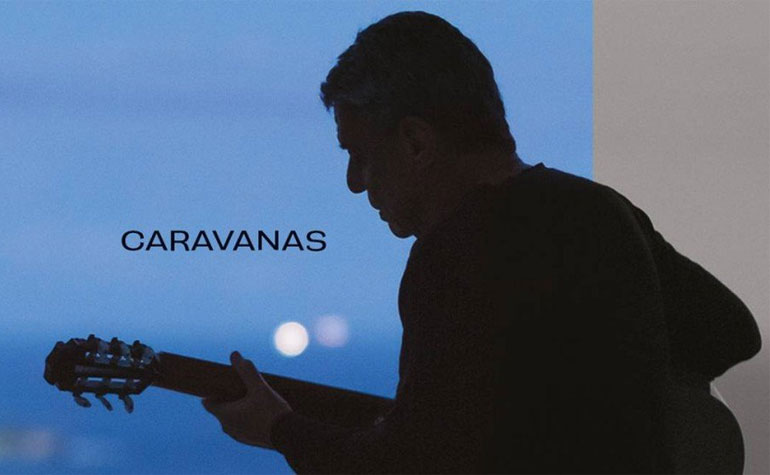 Aos 73 anos, cada vez mais espa�ando suas visitas a est�dios, Chico Buarque lan�a novo disco