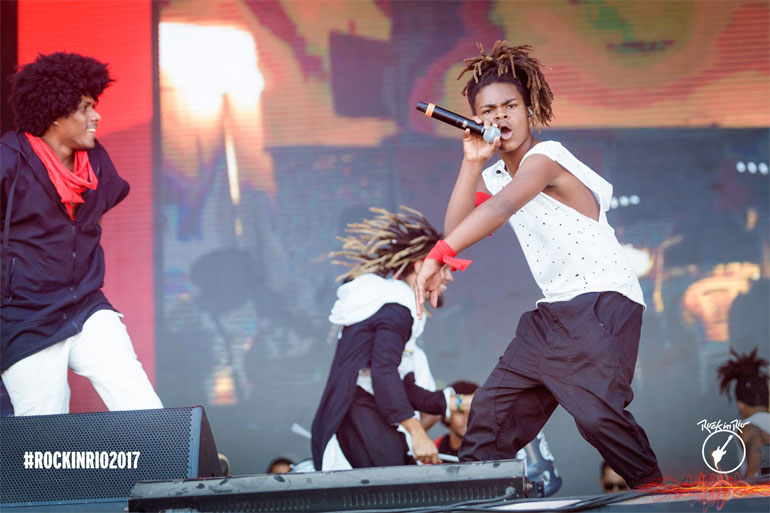 O grupo percussivo Quabales � um projeto social baiano que forma jovens m�sicos