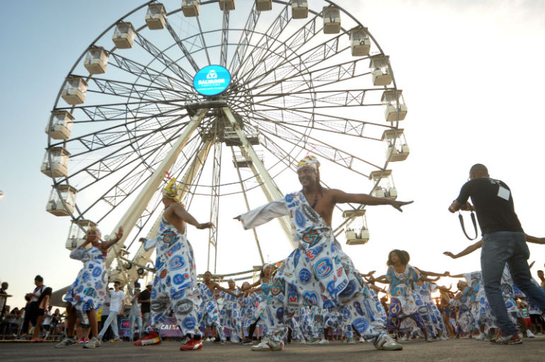 A percusso do Cortejo e a roda gigante da Virada
