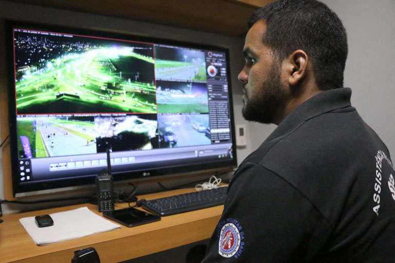 Os policiais ficam "catando agulha no palheiro"