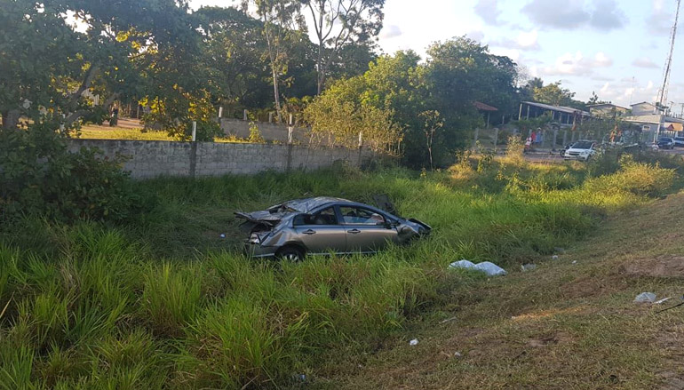 5 pessoas estavam no carro acidentado