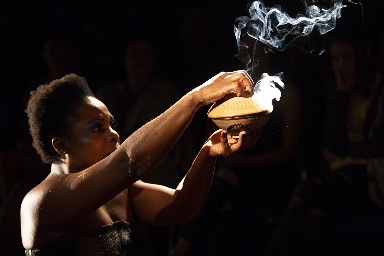 "Medeia Negra", do Vilavox, um solo da atriz Marcia Limma