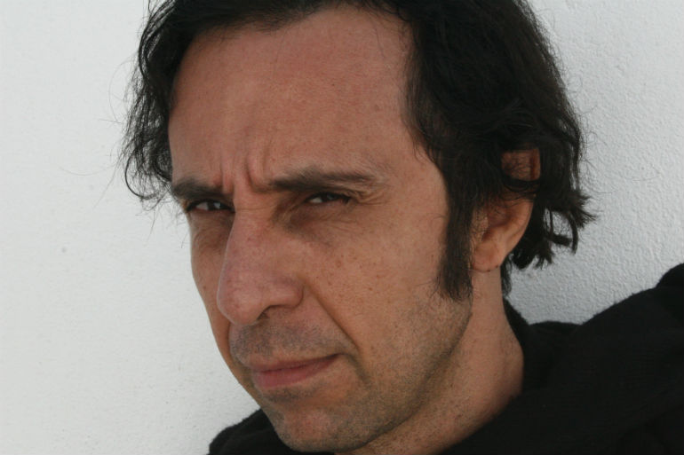 Raul Moreira estreia na fico com um romance que mistura humor, tragdia e toques autobiogrficos