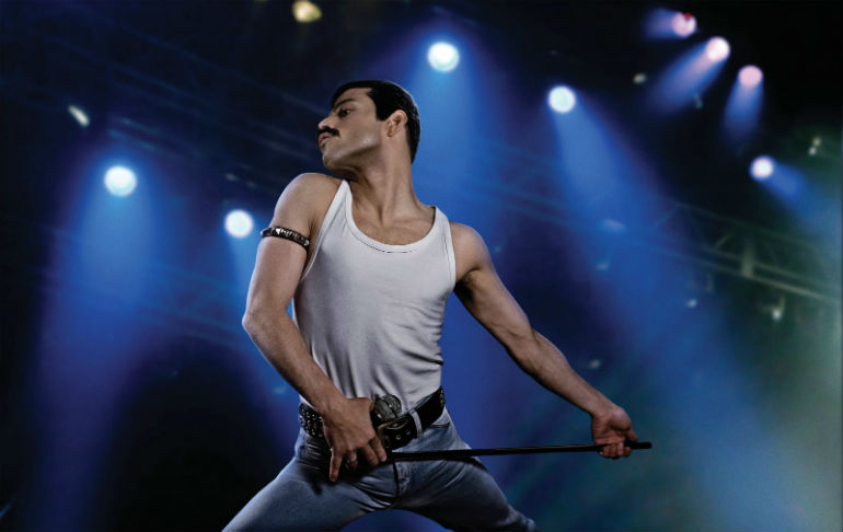 O americano Rami Malek faz o papel de Freddie Mercury na cinebiografia sobre o Queen