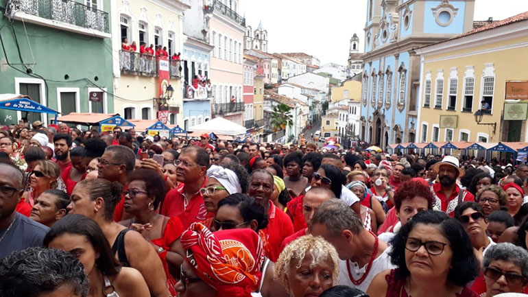 Dia 4 de dezembro; a Bahia se veste de vermelho em homenagem a Santa B�rbara