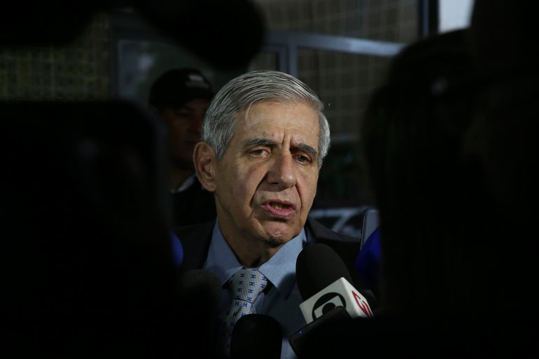 General Heleno: "Pretendemos garantir a posse de arma de fogo para o cidado sem antecedentes criminais"