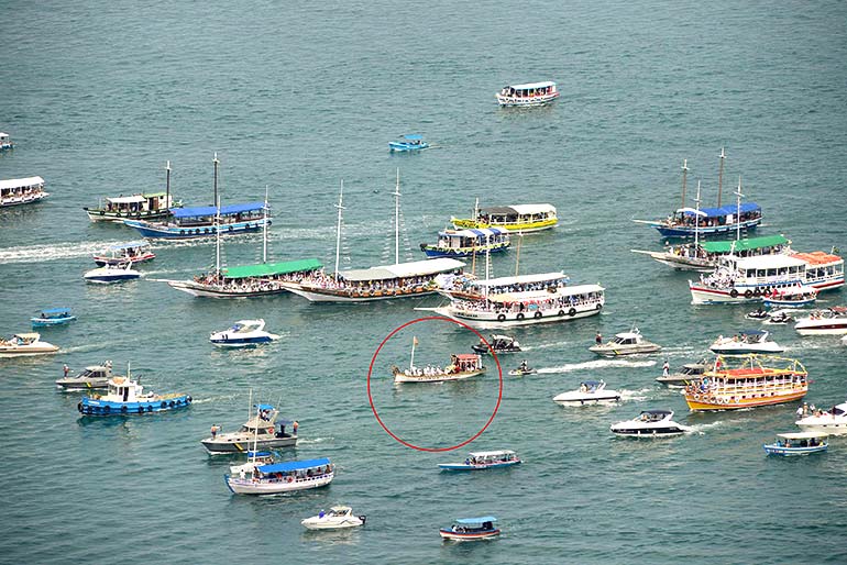 A procisso de Bom Jesus dos Navegantes e a galeota em destaque