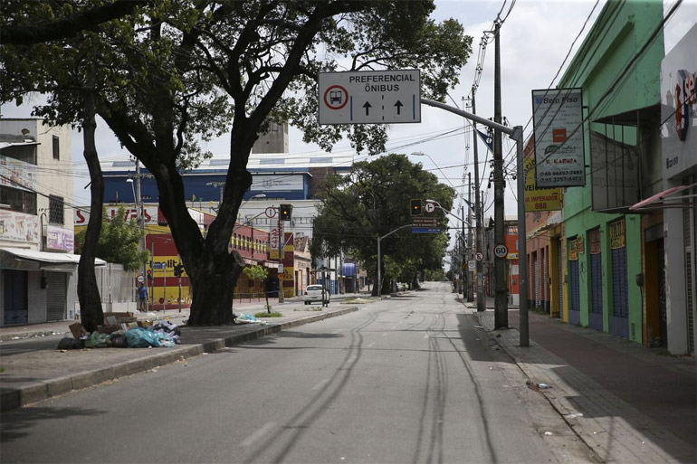 Com medo, os moradores se trancam em casa