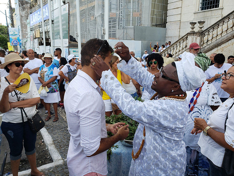 A Festa do Bonfim mistura credos e cores