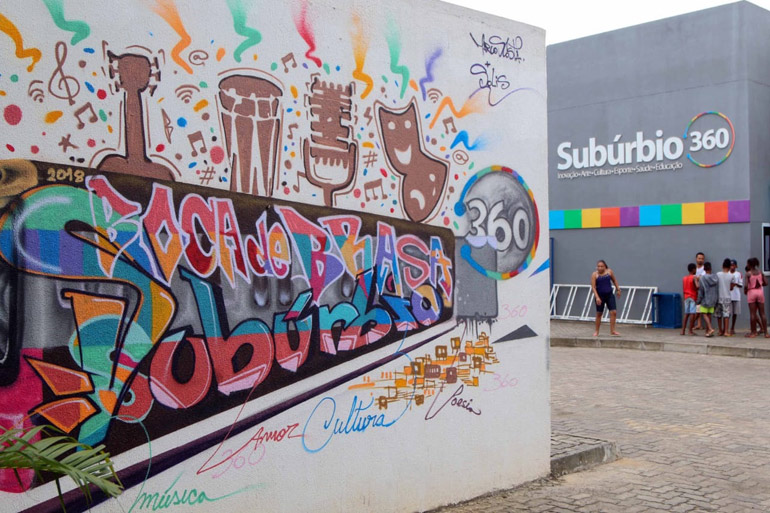 Muro grafitado, no subrbio de Salvador