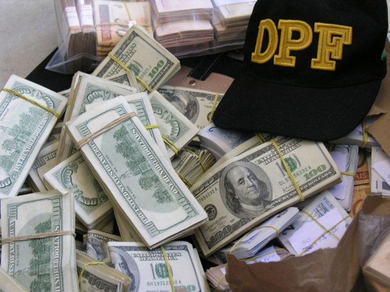 Dinheiro recuperado pela Polcia Federal