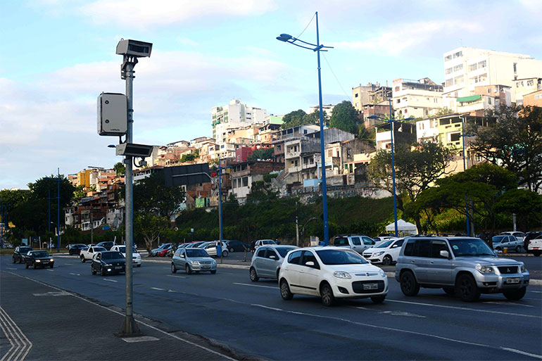 Os flagras so feitos por 183 equipamentos eletrnicos