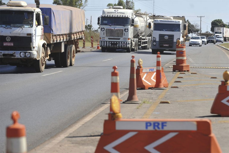 Bolsonaro quer passar de 20 para 40 pontos o limite para perda da CNH