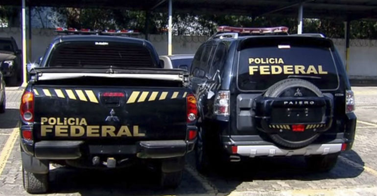 Carros falsos da Polcia Federal