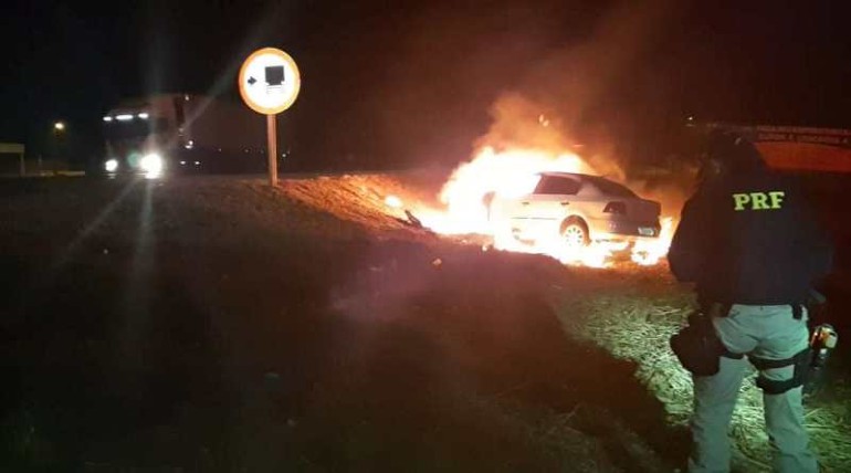 Carro em chamas