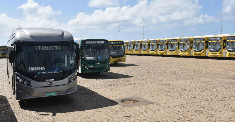 Apresentao e nova frota de nibus com ar-condicionado