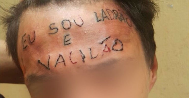 Tatuagem na testa