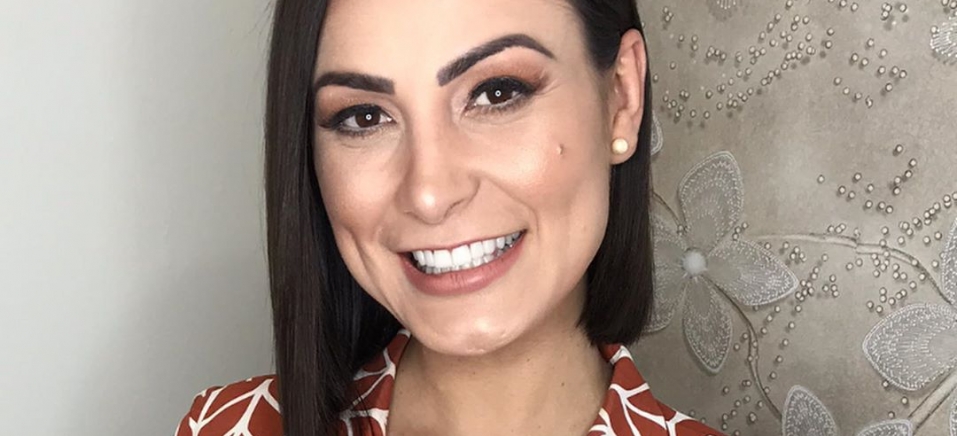 Andressa Urach sorrindo