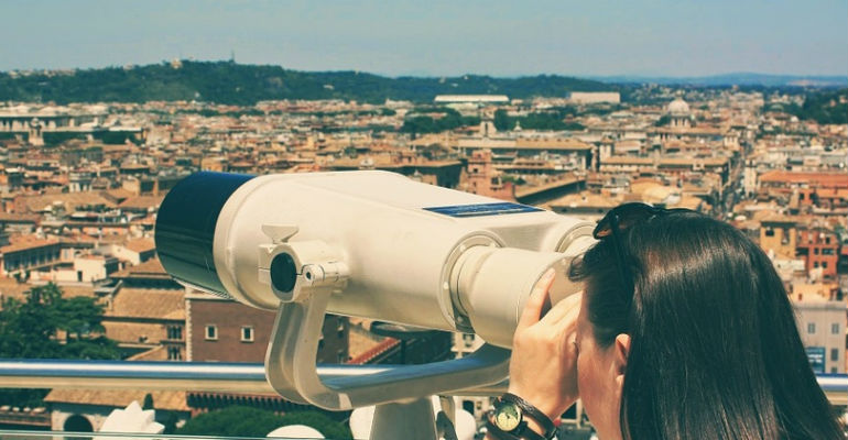 A necessidade de p�r um dia em fevereiro veio da observa��o do movimento do Sol e da Terra 