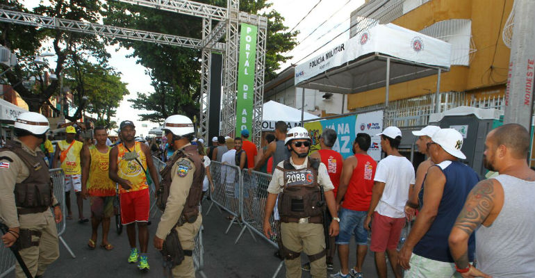   Portais de abordagem da Pol�cia Militar no circuito Dod� (Barra-Ondina)