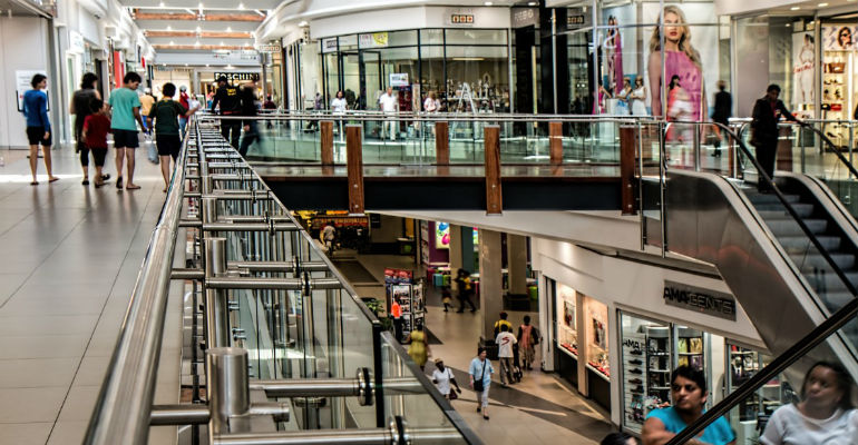 No ltimo sbado (21), shoppings centers e praias tambm foram fechados pelo prazo inicial de 15 dias