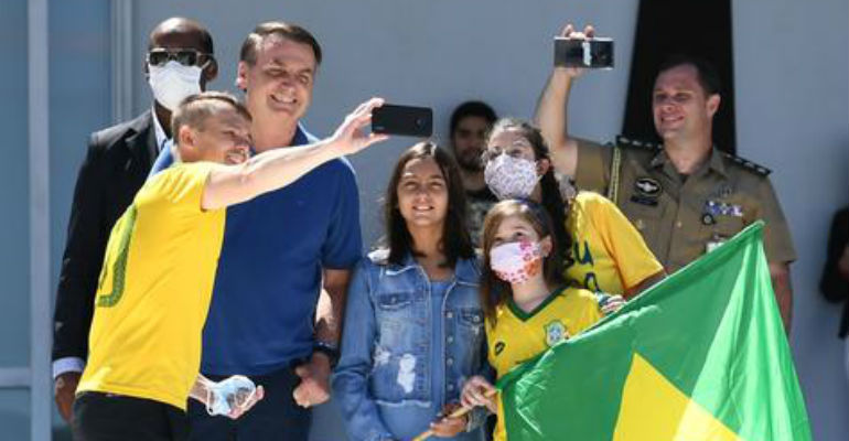 Bolsonaro participou de ato antidemocrtico em Braslia 