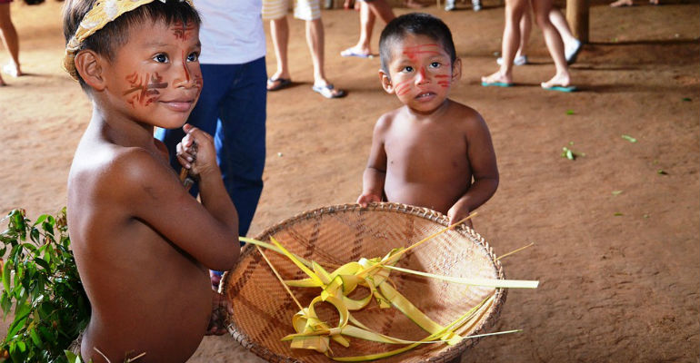 Crianas indgenas da Amaznia