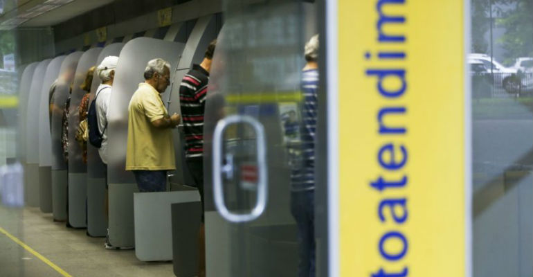 Projeto exige vigilncia 24 horas em instituies bancrias  