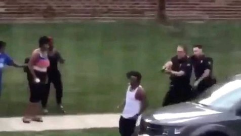Jacob Blake foi alvo de diversos tiros em ao policial no Wisconsin 