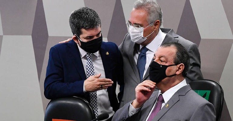 Randolfe Rodrigues (vice-presidente), Renan Calheiros (relator) e Omar Aziz (presidente) em reunio da CPI