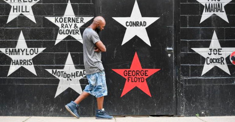Morte de Floyd gerou uma onda de protestos antirracistas nos EUA 