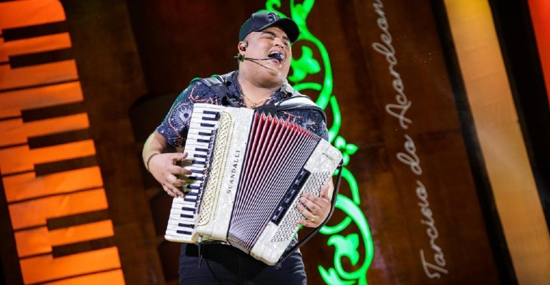 "Quando eu carrego comigo o acordeon,  muito mais que um smbolo,  a resistncia de um povo", diz