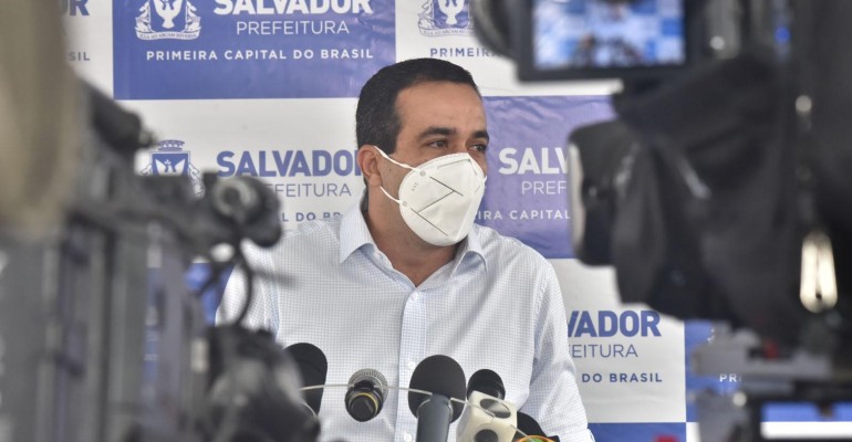 O prefeito divulgou um balano da atual situao epidemiolgica e do processo de vacinao contra a Covid-19