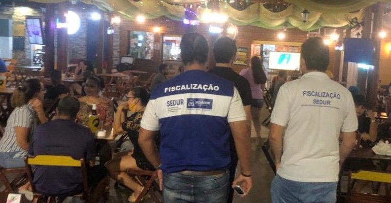 Os agentes do rgo interditaram 27 estabelecimentos, sendo 13 bares
