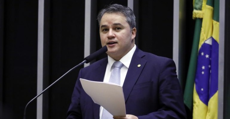 Efraim Filho argumenta que a desonerao vai promover o desenvolvimento econmico  