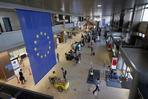 Pases da UE vo vetar turistas no vacinados de 6 pases 