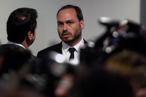 Carlos Bolsonaro  alvo de investigao da Justia do Rio 