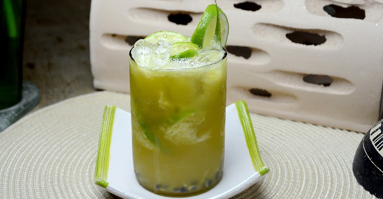 A tradicional caipirinha de limo