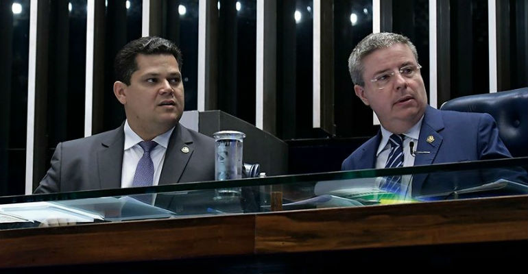 Davi ( esquerda) e Anastasia consideram grave pronunciamente de Jair Bolsonaro   