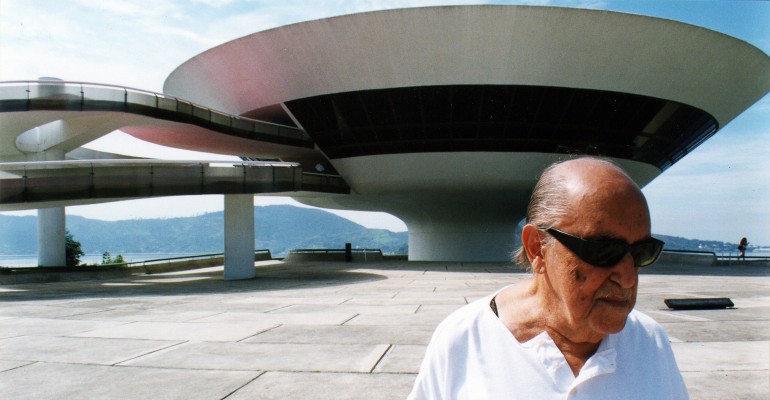 O arquiteto Oscar Niemeyer em "Niemeyer ? A Vida  Um Sopro"
