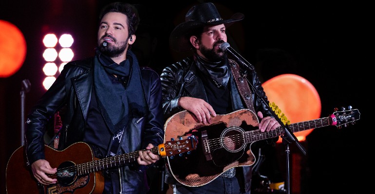 O single é uma homenagem a todos os pais, que tem papel fundamental na vida e no desenvolvimento de seus filhos Dupla