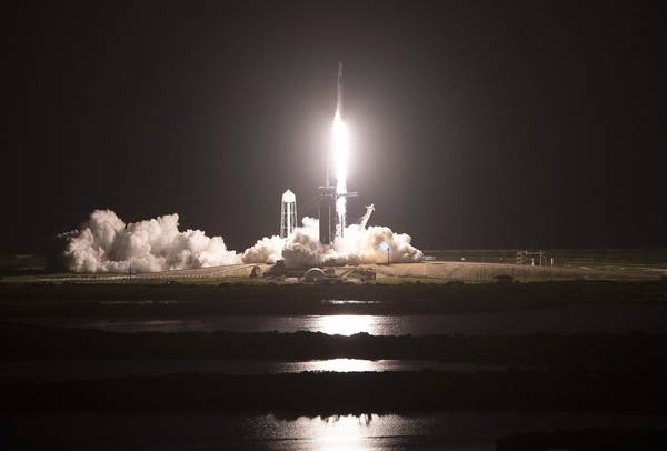 Space X fez primeiro voo inteiramente civil da histria